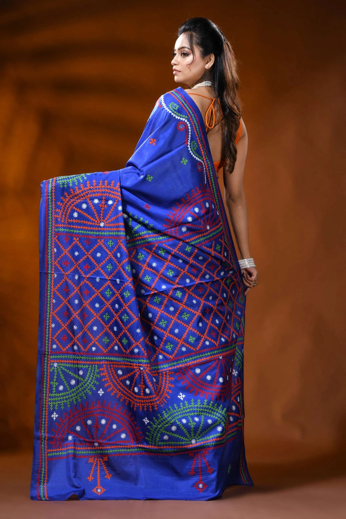 Royal blue silk gujarati stitch saree with multicolor ethnic design 4