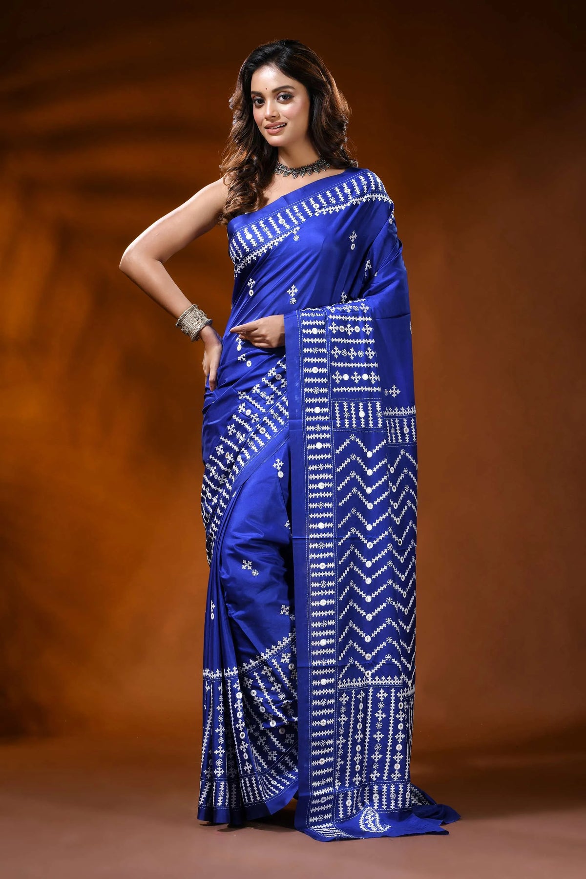 Royal blue silk gujrati stitch saree with chevron design mirror work 1