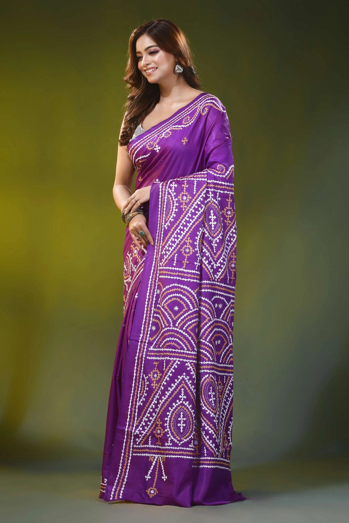 Royal purple hand embroidered geometric silk kutch work saree 3