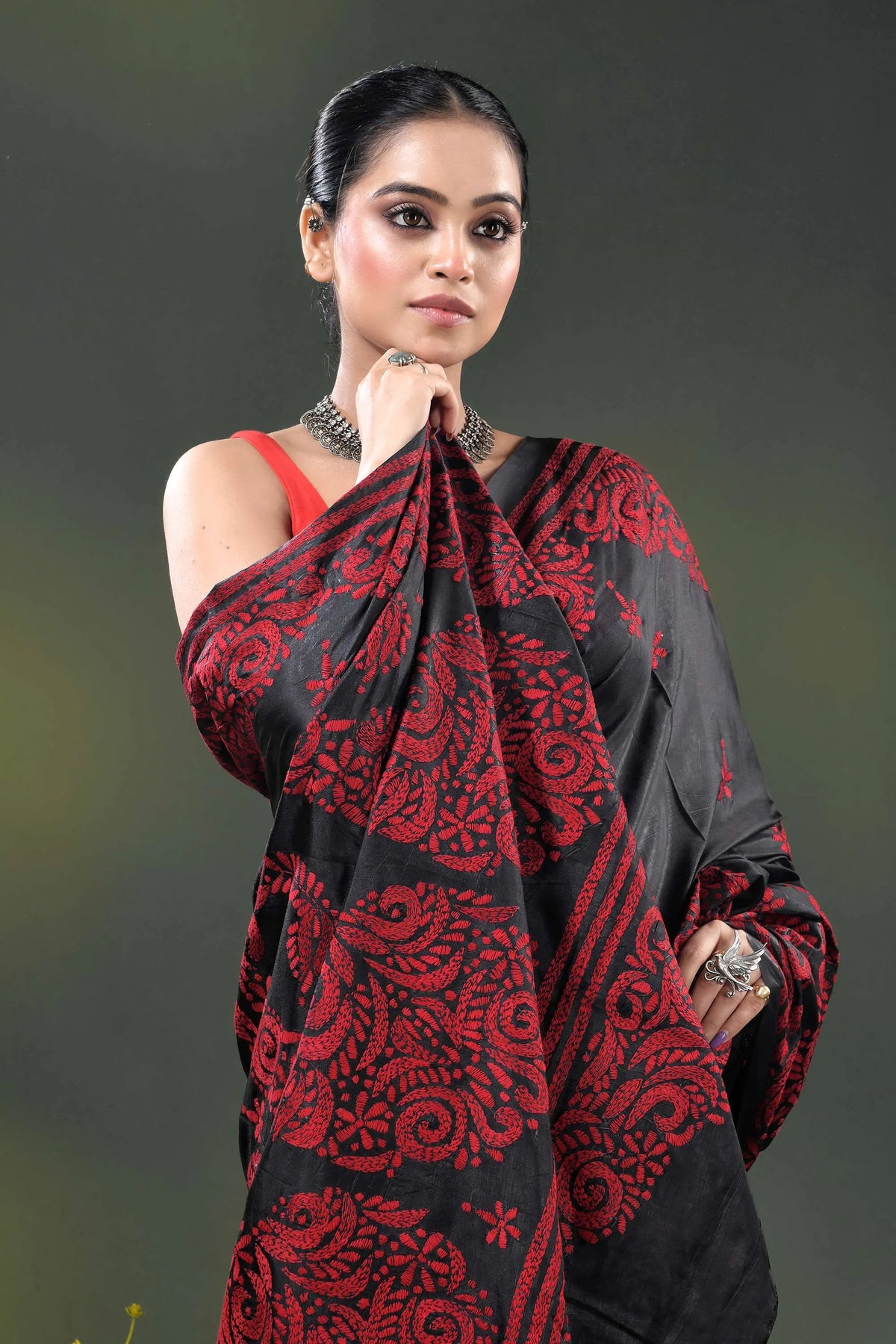 Sable black red paisley motif handcrafted kantha stitch silk saree 2
