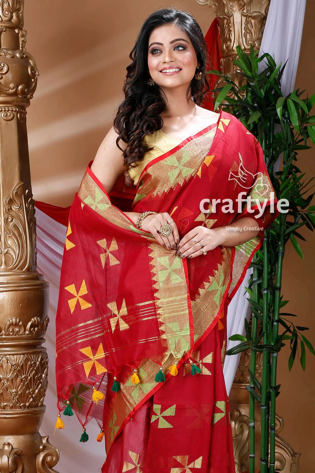 Scarlet red handloom cotton saree red saree geometric patterns tassel 2