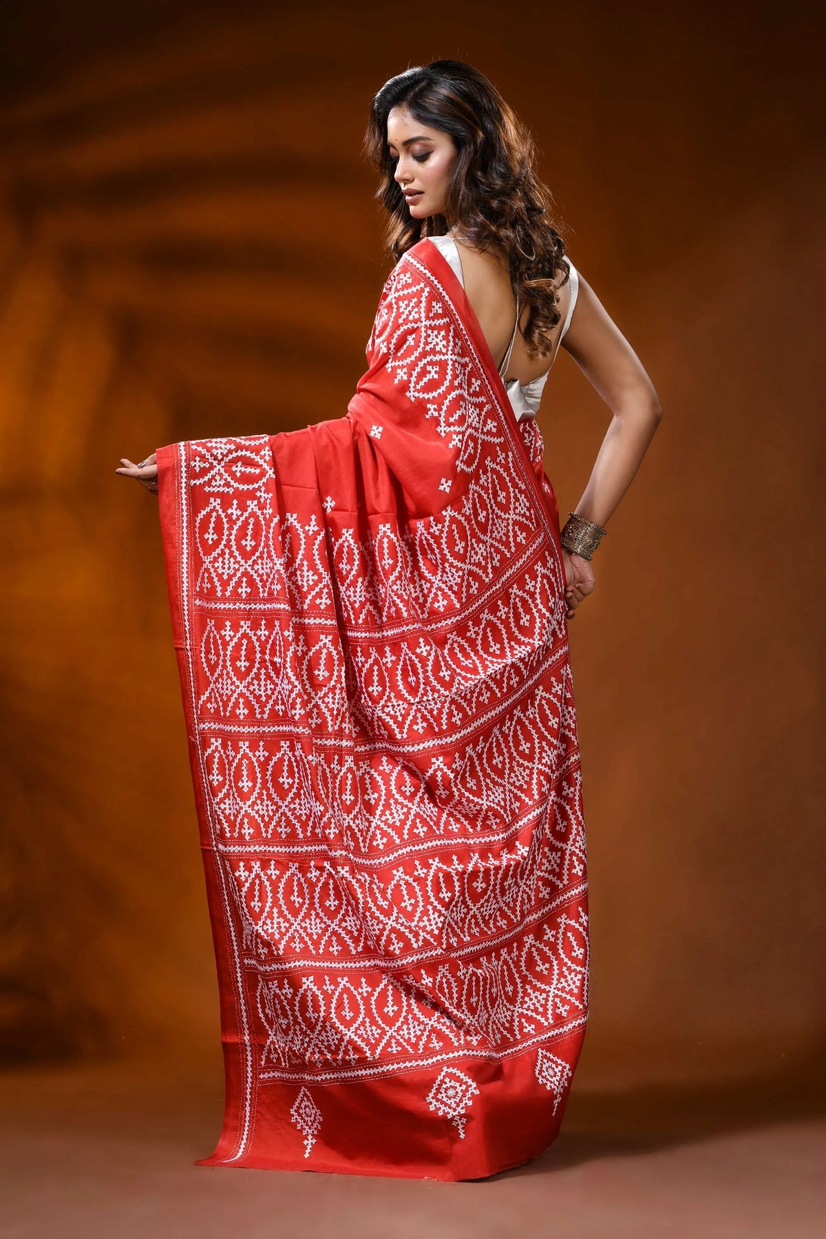 Scarlet red kutch work saree in silk with hand embroidered ethnic motif 5
