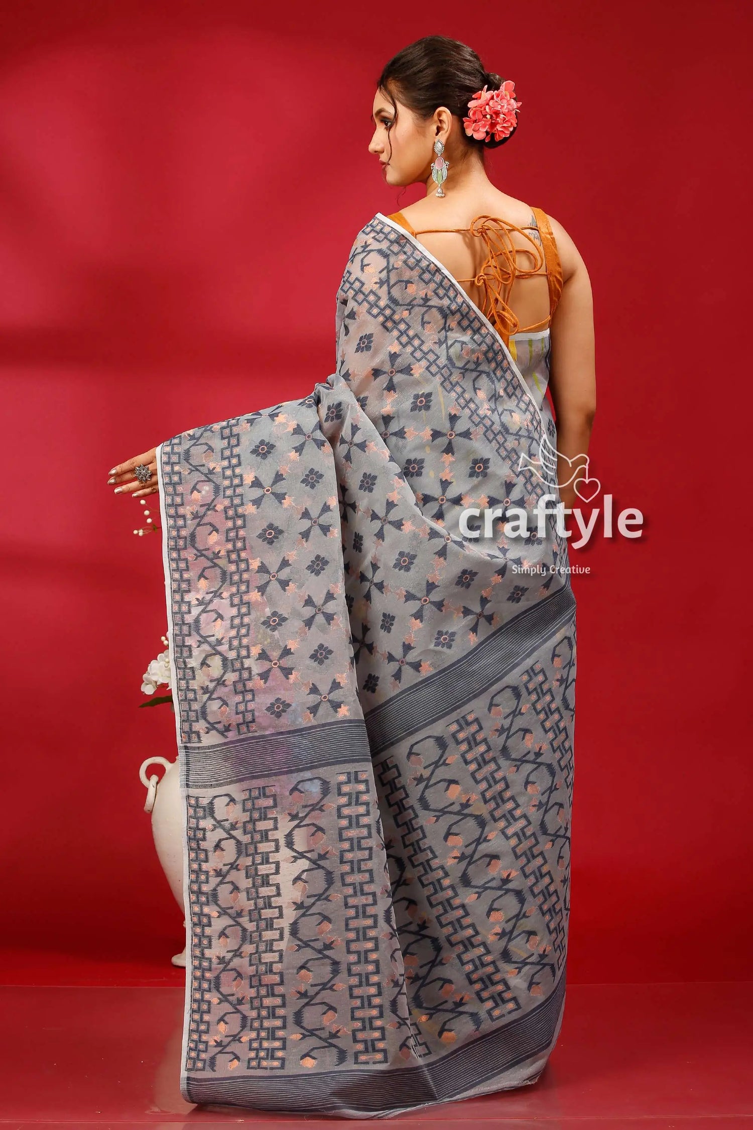 Silver grey traditional handloom jamdani sari gray patterned saree 5