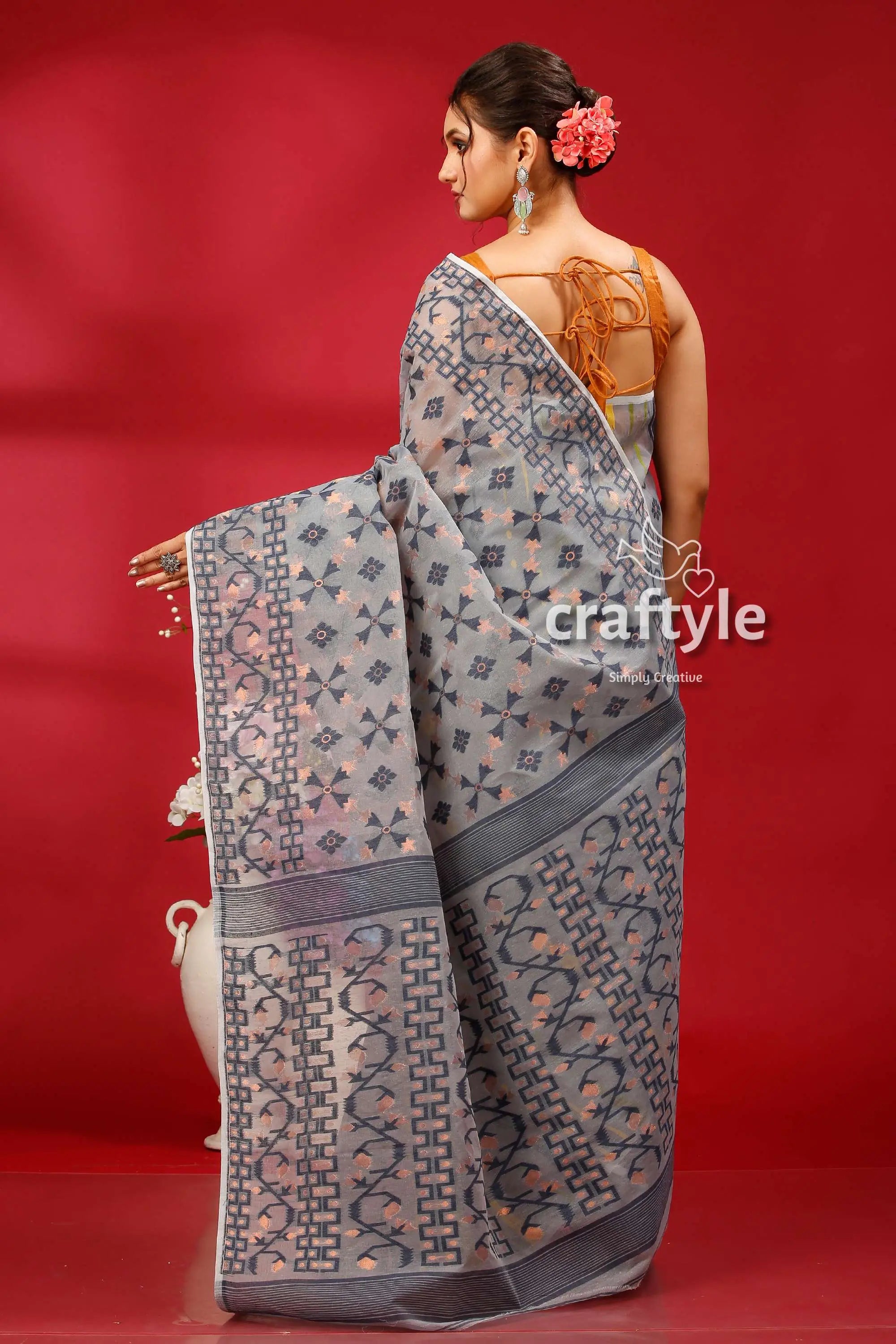 Silver grey traditional handloom jamdani sari gray patterned saree 5