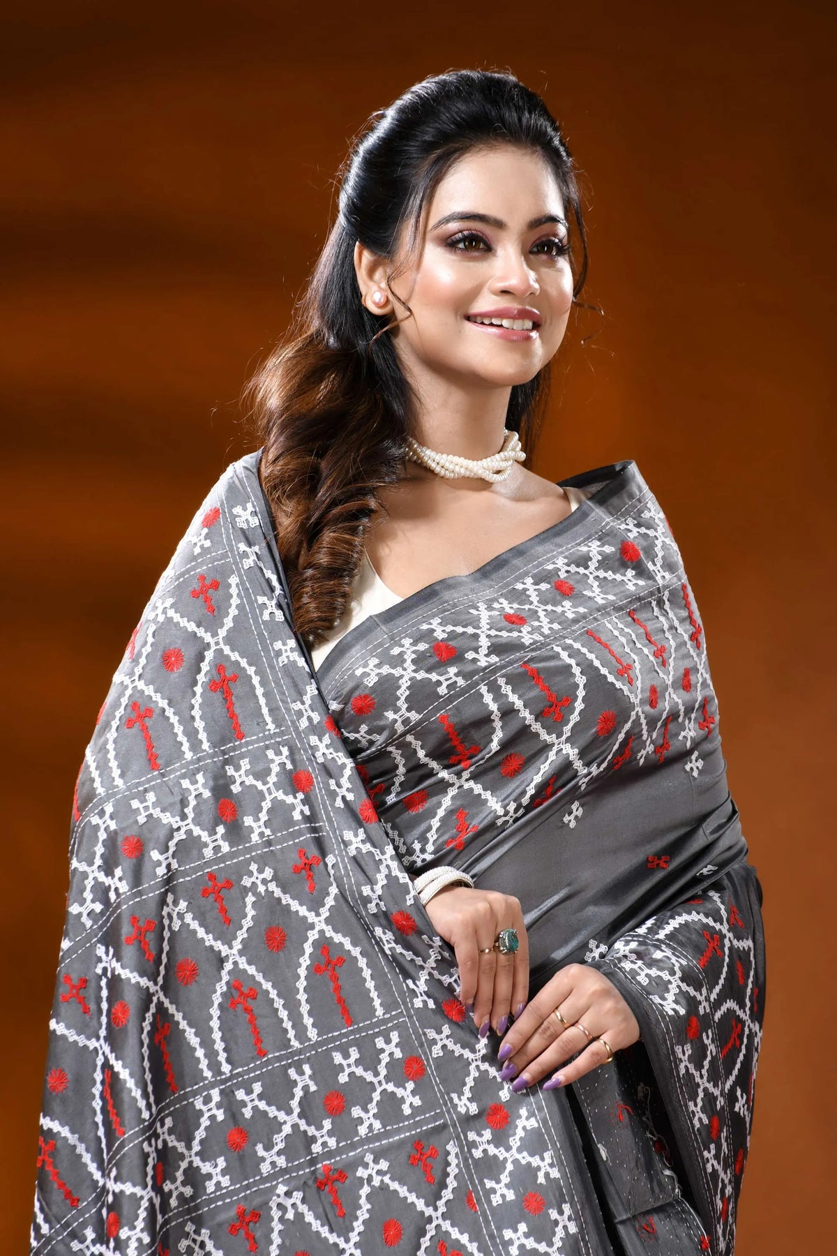 Slate grey silk gujrati stitch saree with red white ethnic motif 2