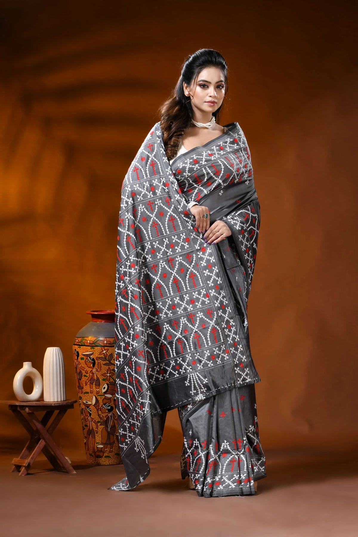 Slate grey silk gujrati stitch saree with red white ethnic motif 4
