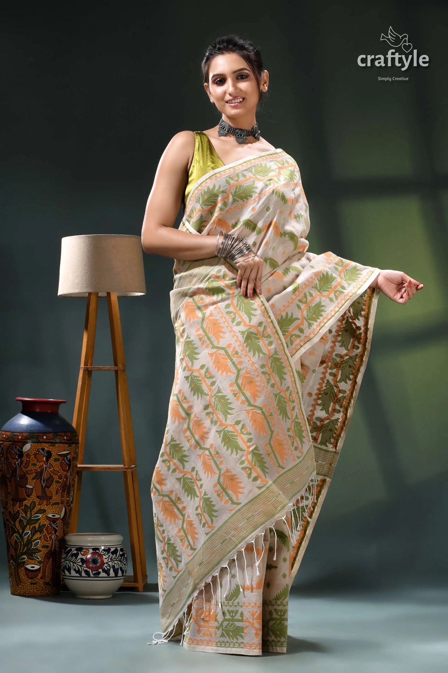 Soft amber cotton jamdani weave saree for women cream peach floral saree tassels 4