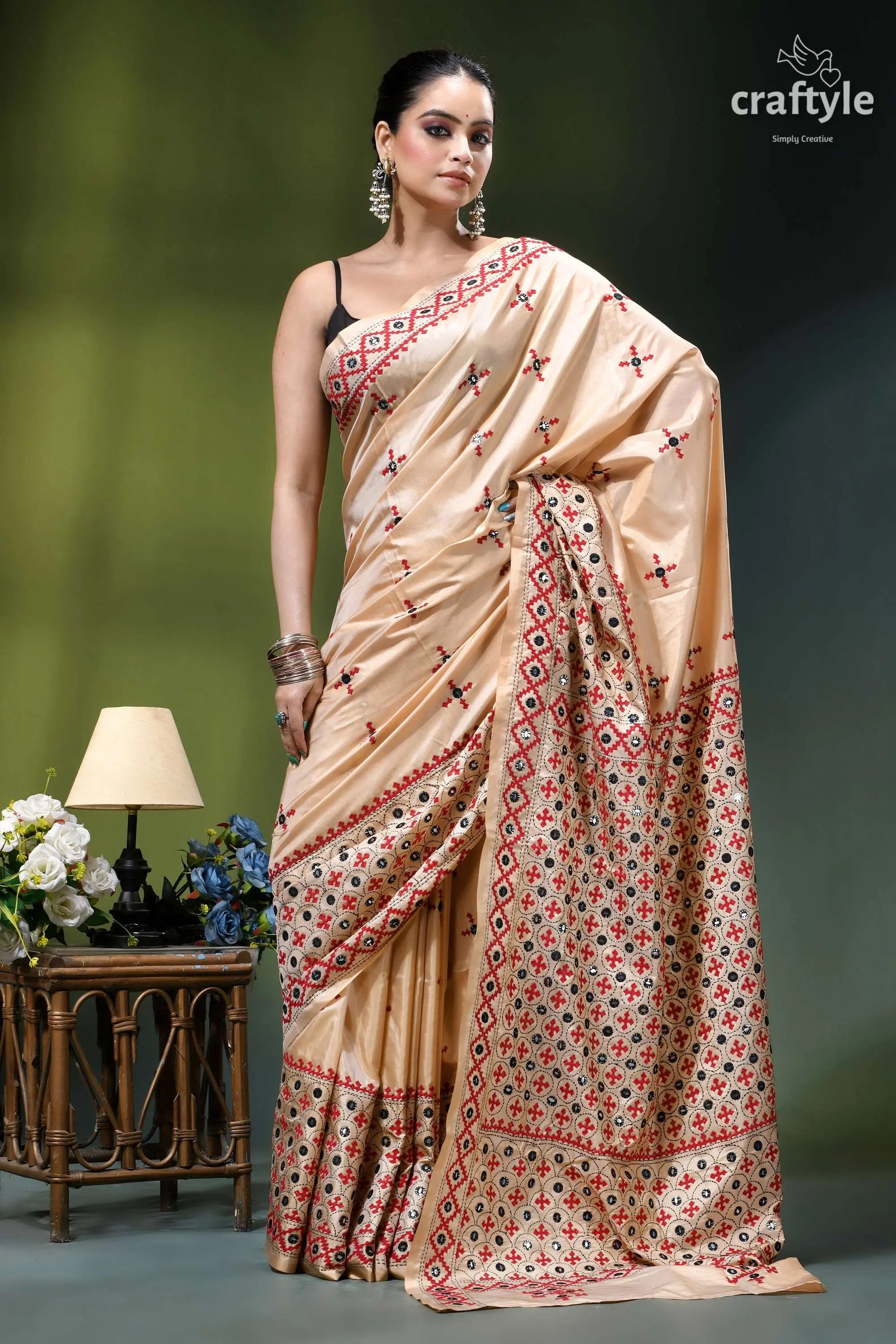 Soft amber multi-thread kutch embroidery silk saree - mirror work beige silk saree intricate red 5