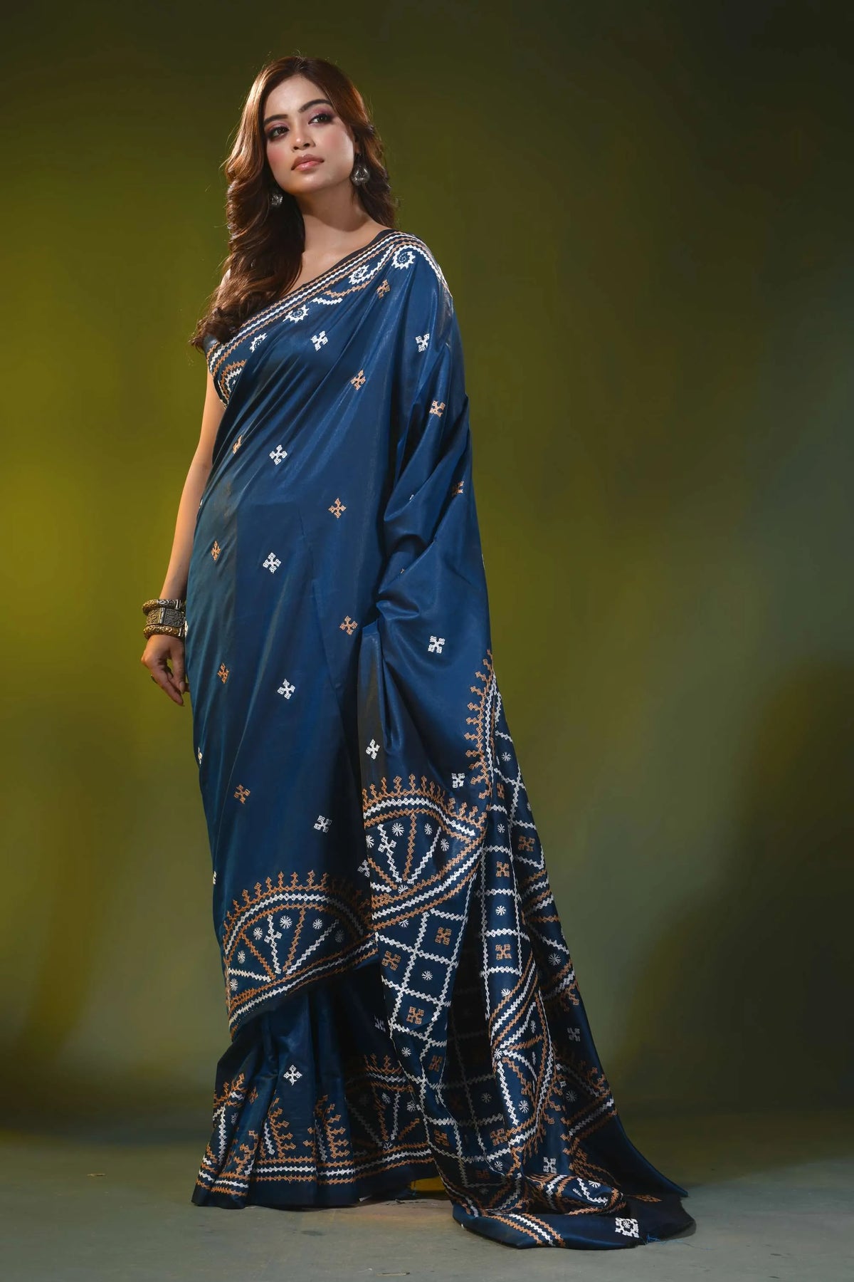 Steel blue hand embroidery traditional motif silk kutch work saree 4