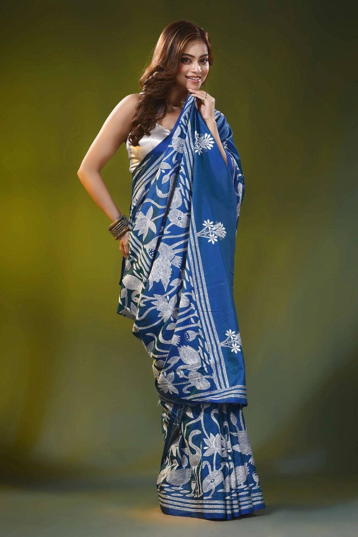 Swan lotus design cobalt blue handmade kantha silk saree 4