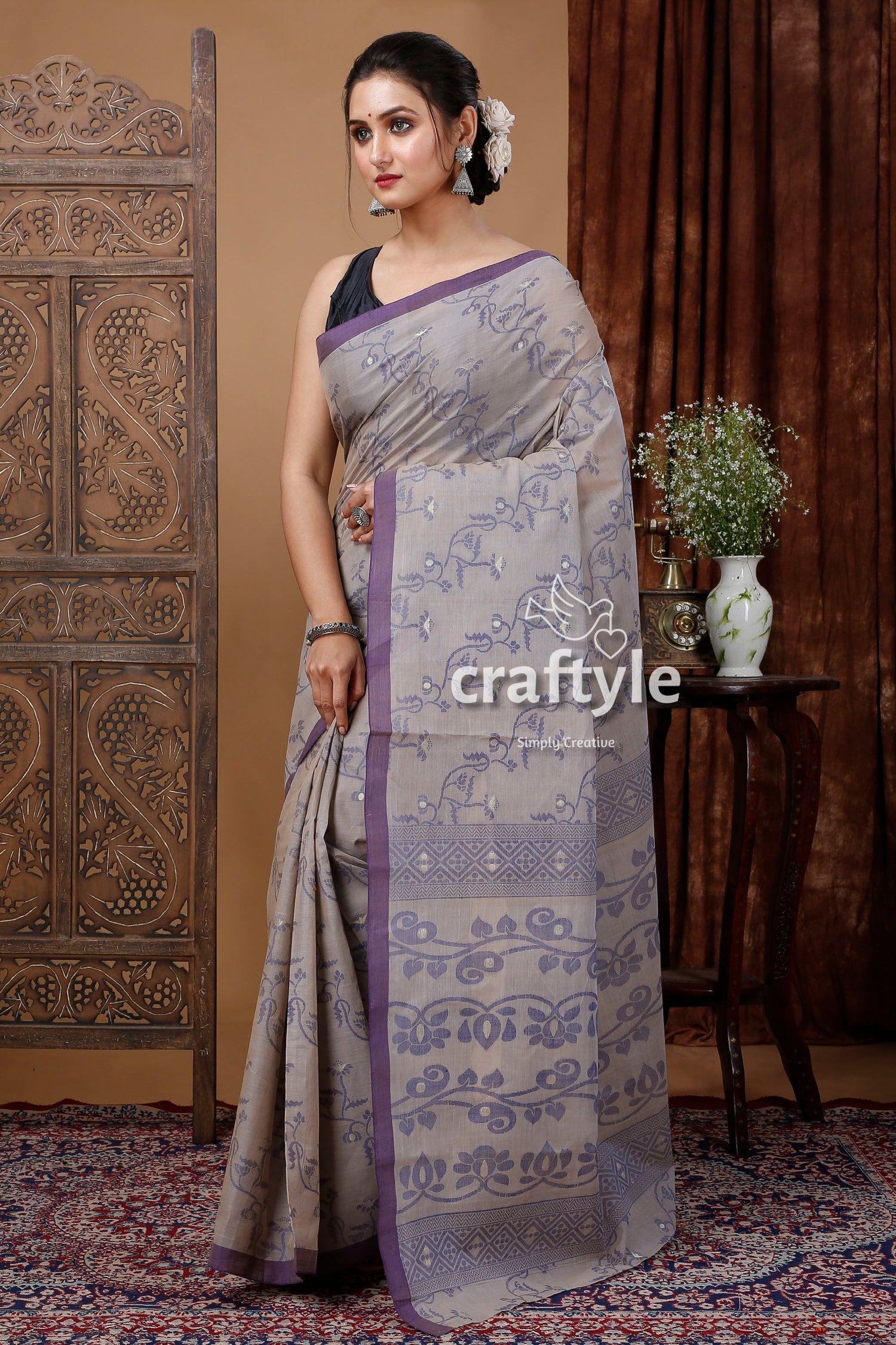 Timeless Pastel Grey Cotton Jamdani Saree - Exquisite Indian Ethnic Wear - Craftyle