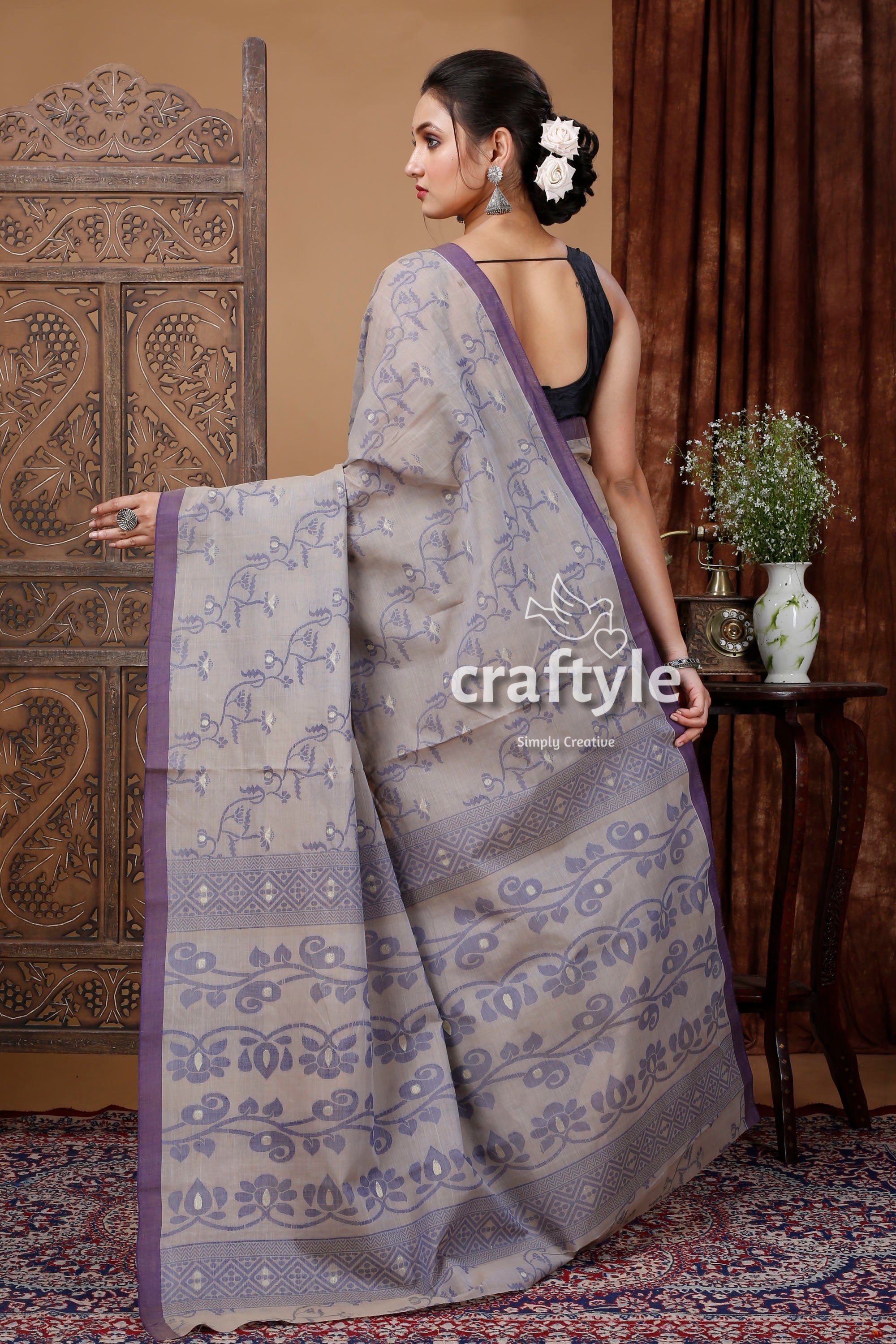 Timeless Pastel Grey Cotton Jamdani Saree - Exquisite Indian Ethnic Wear - Craftyle