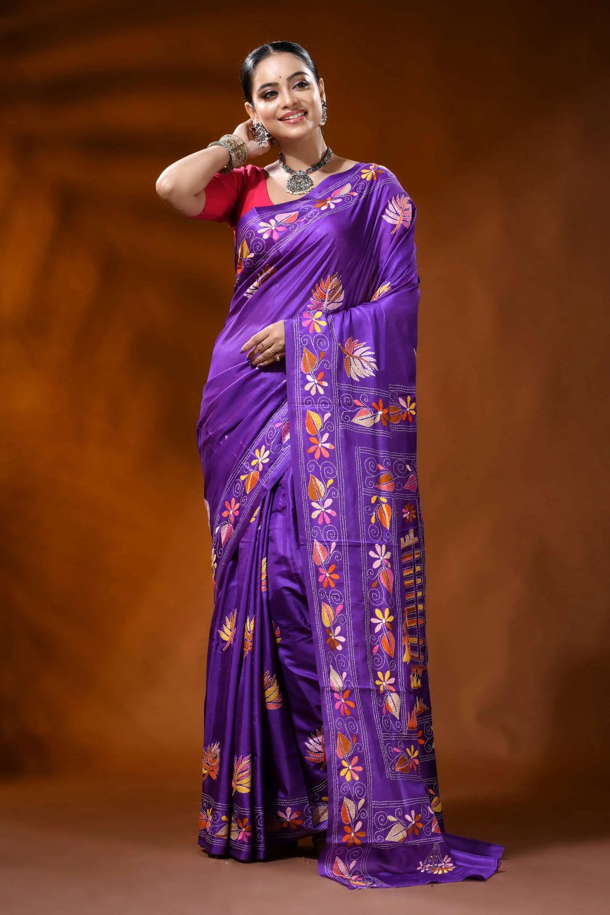 Violet silk kantha saree with hand embroidered bullock cart motif 7