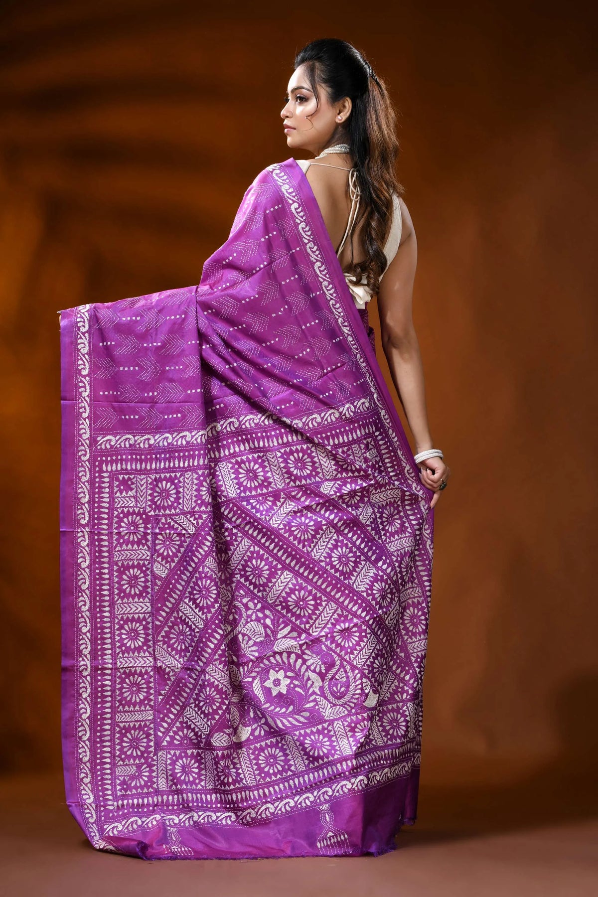 Violet silk kantha stitch saree with geometric floral ethnic design 5