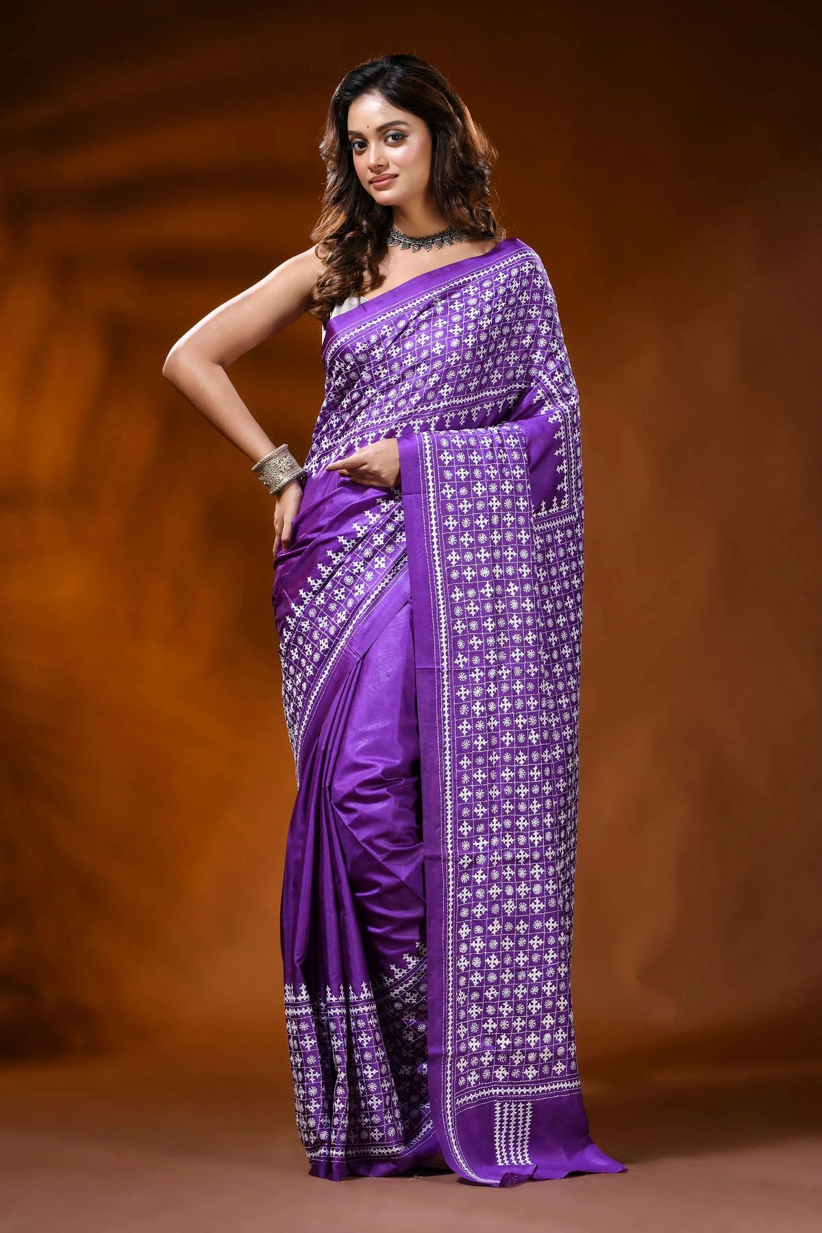 Violet silk kutch embroidery saree with handmade geometric design 1