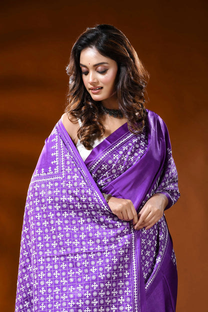 Violet silk kutch embroidery saree with handmade geometric design 2