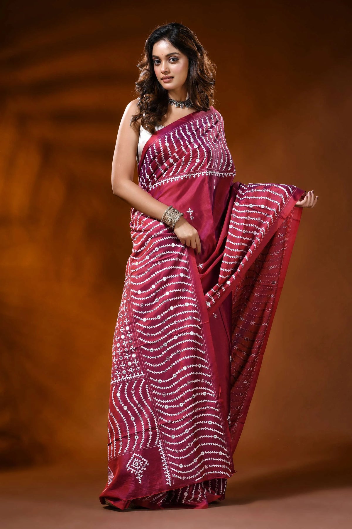 Vivid burgundy silk gujrati stitch saree with handmade mirror ethnic design 4