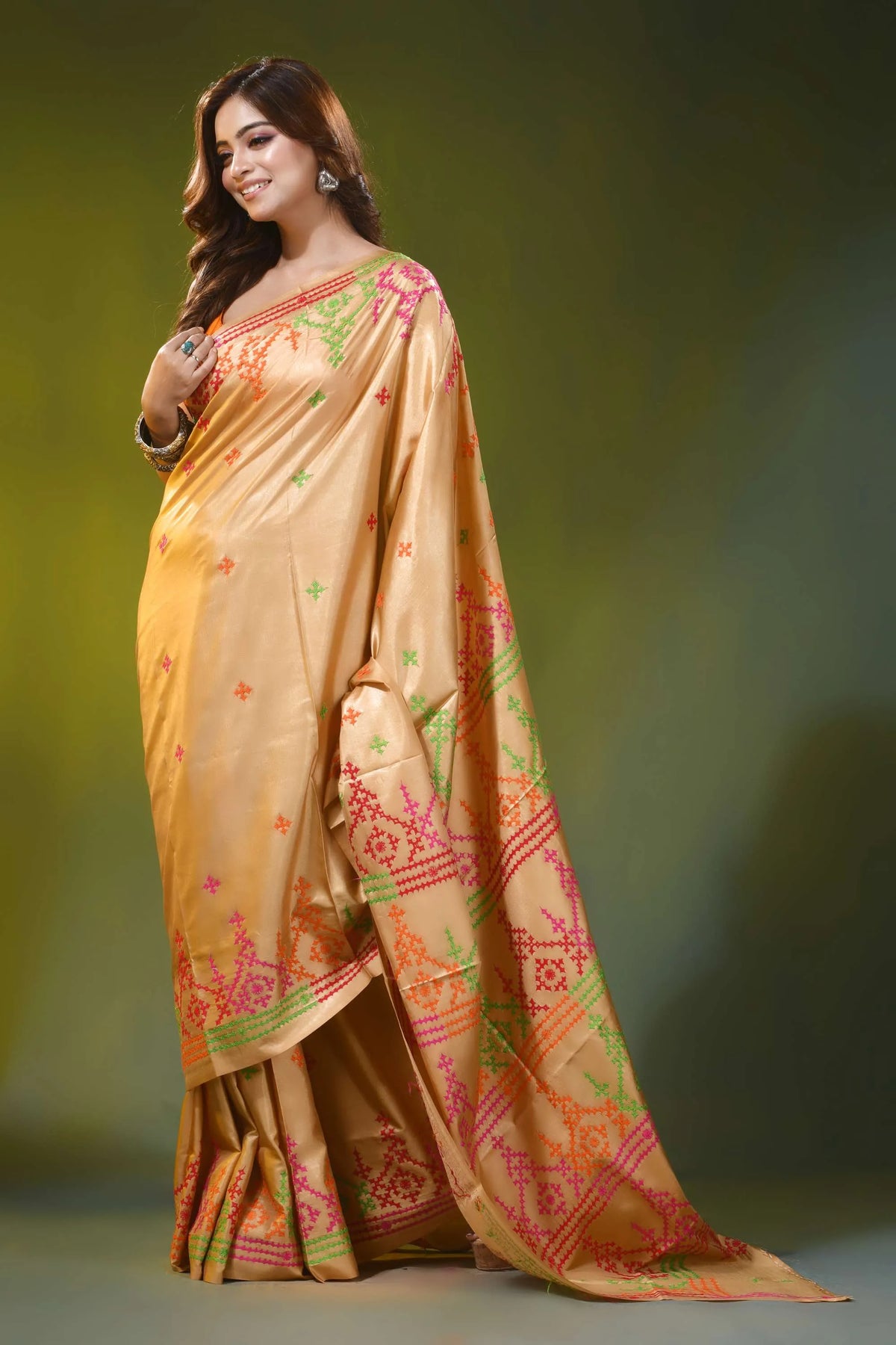 Warm peach kutch work saree with multi-thread hand embroidery 4