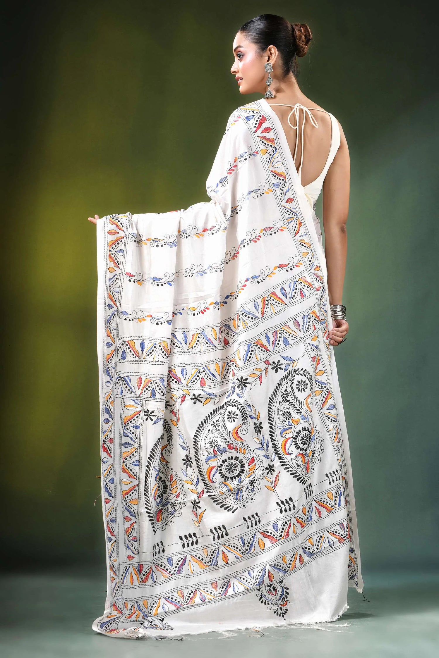 White ethnic paisley design kantha embroidery silk saree banarasi intricate hand-painted 5