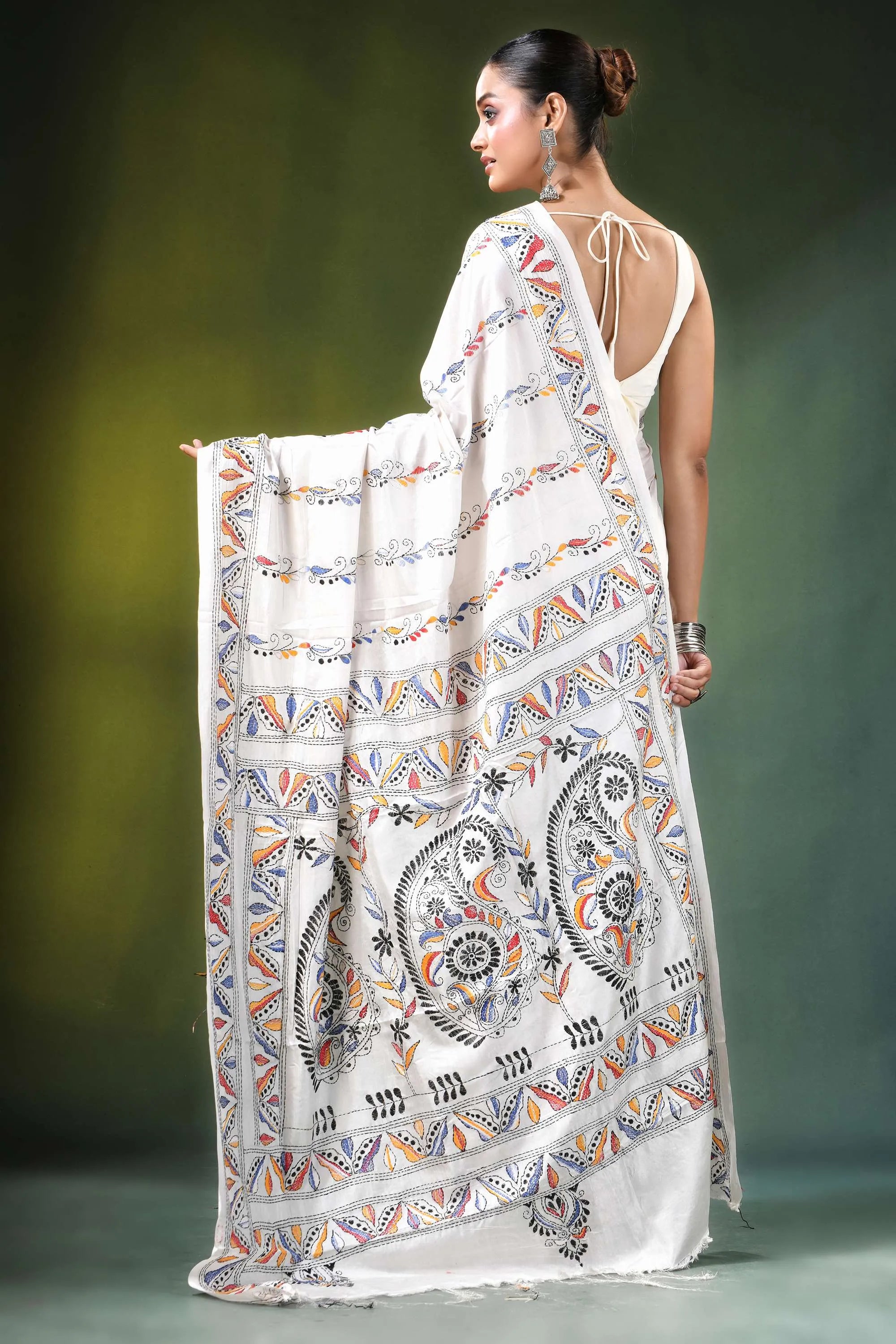White ethnic paisley design kantha embroidery silk saree banarasi intricate hand-painted 5