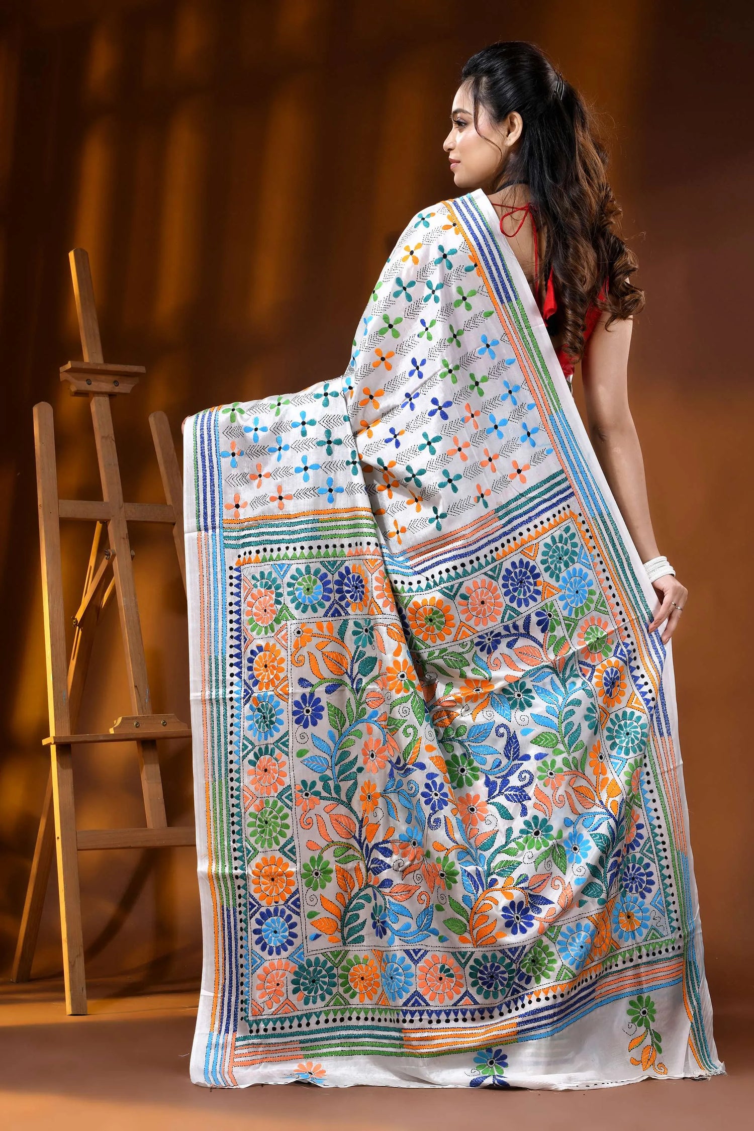 White multi-thread floral motif handcrafted silk kantha saree 5
