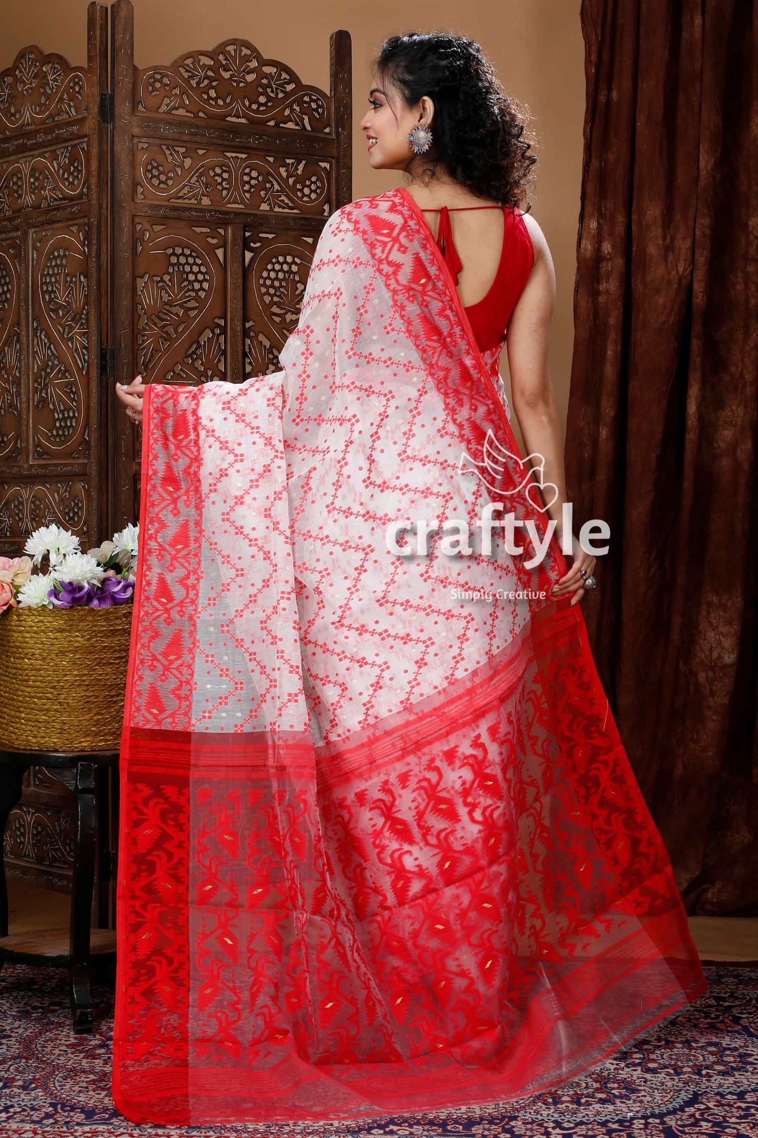 White &amp; Red Intricate Dhakai Jamdani Saree - Craftyle