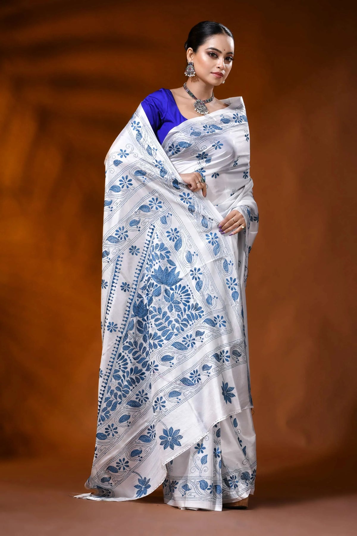 White silk kantha stitch saree with blue paisley floral motif 4