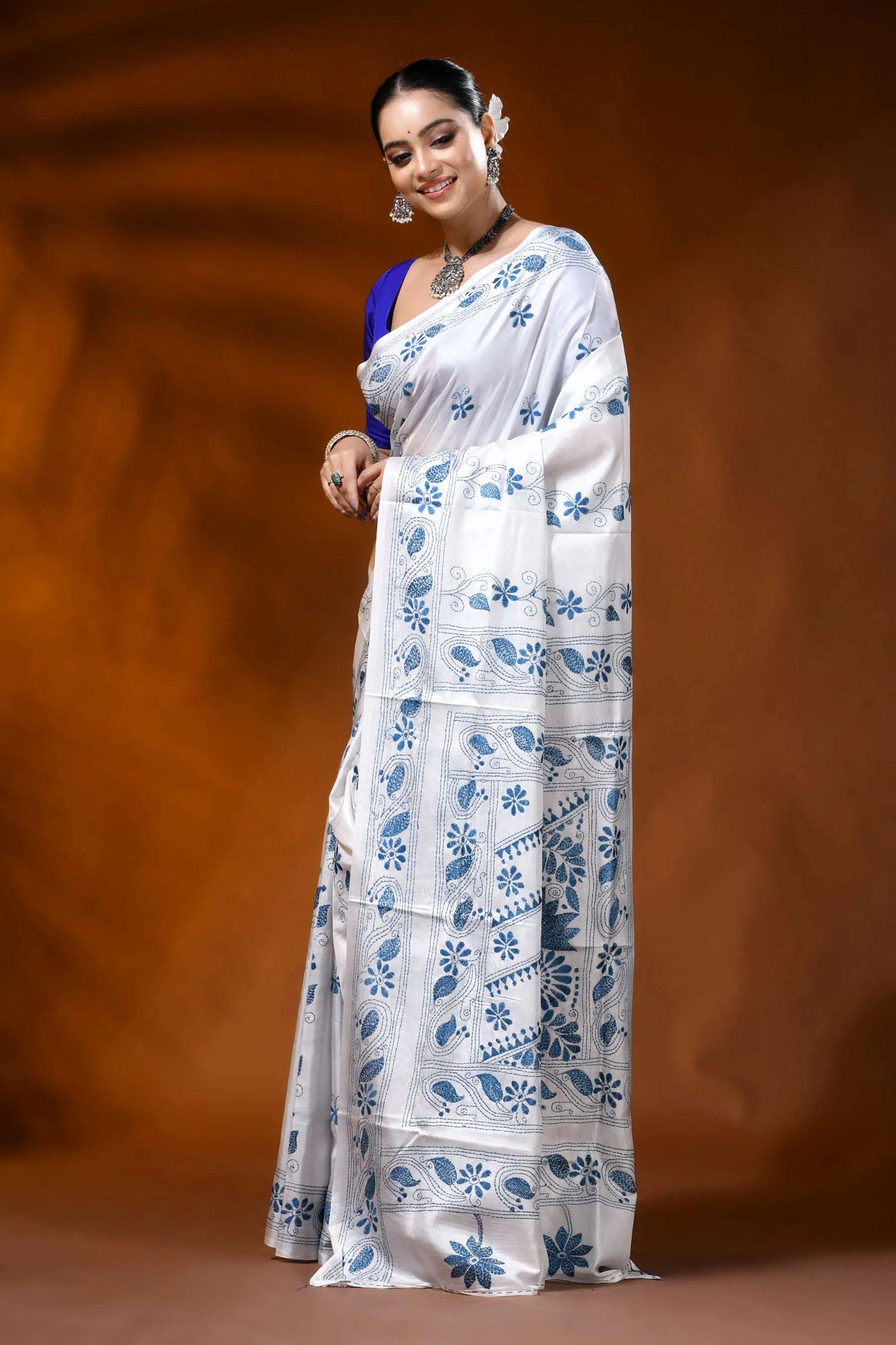 White silk kantha stitch saree with blue paisley floral motif 3