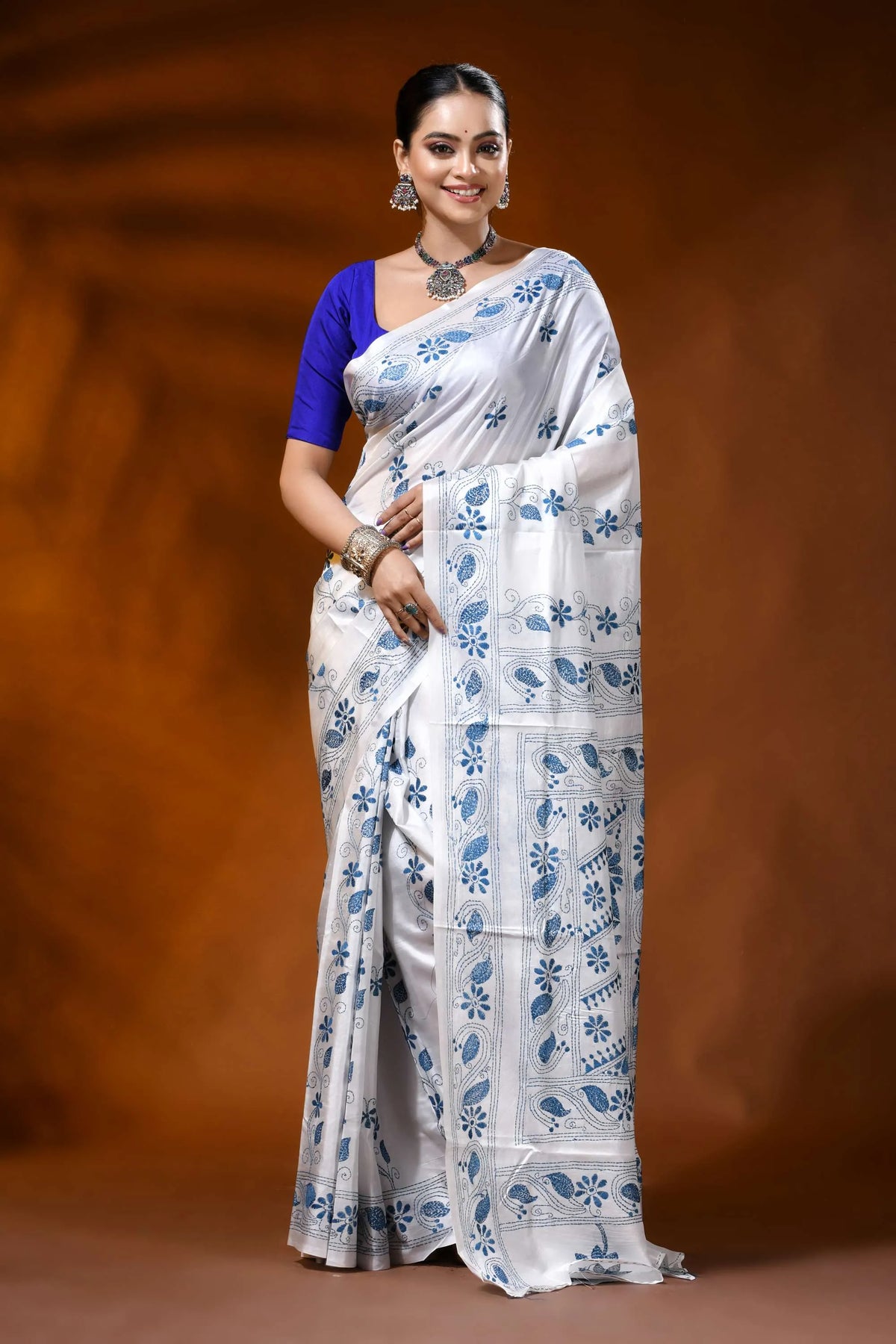 White silk kantha stitch saree with blue paisley floral motif 6