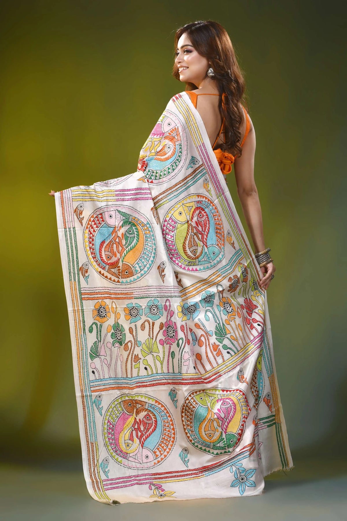 White silk kantha stitch saree with handcrafted fish floral motif 5
