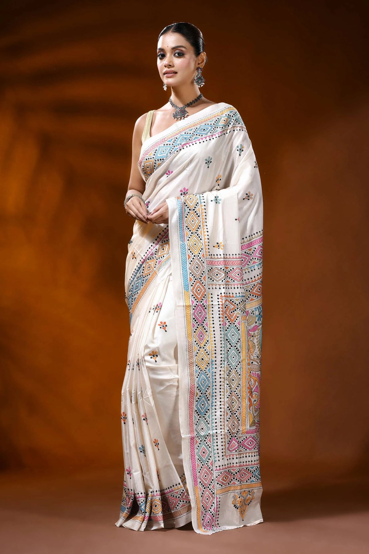 White silk kantha work saree with handmade paisley ethnic design 5