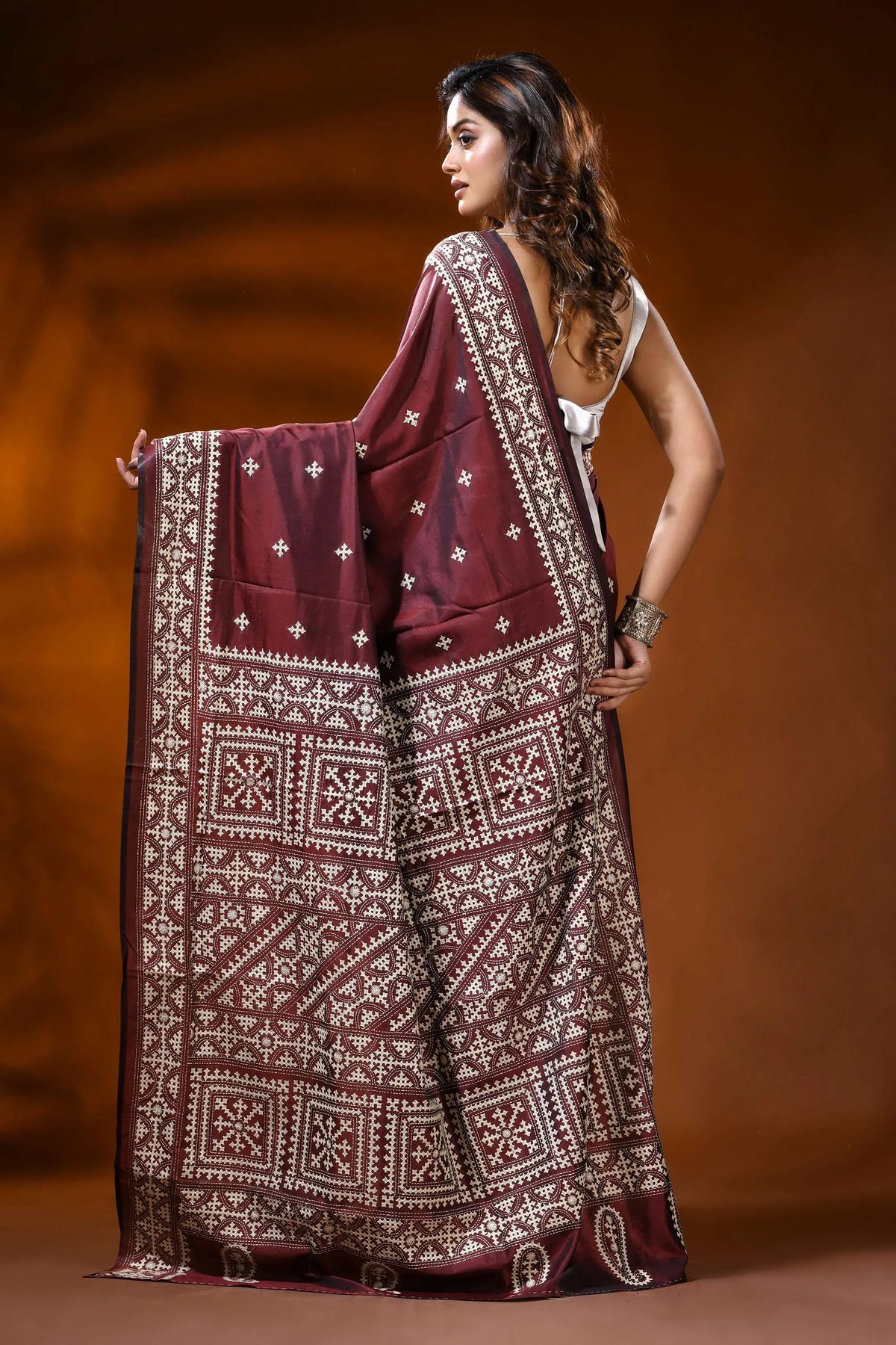 Wine berry silk gujarati stitch saree with handcrafted geometric design 5