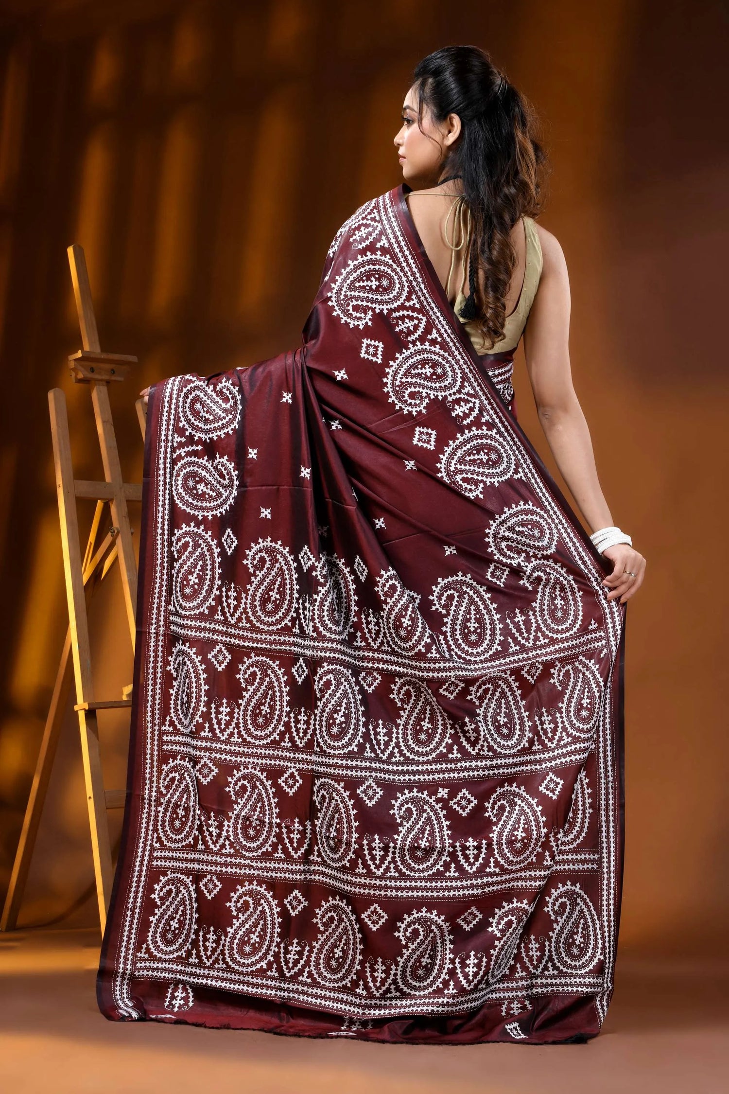 Wine kutch embroidered silk saree with handcrafted paisley motif 4