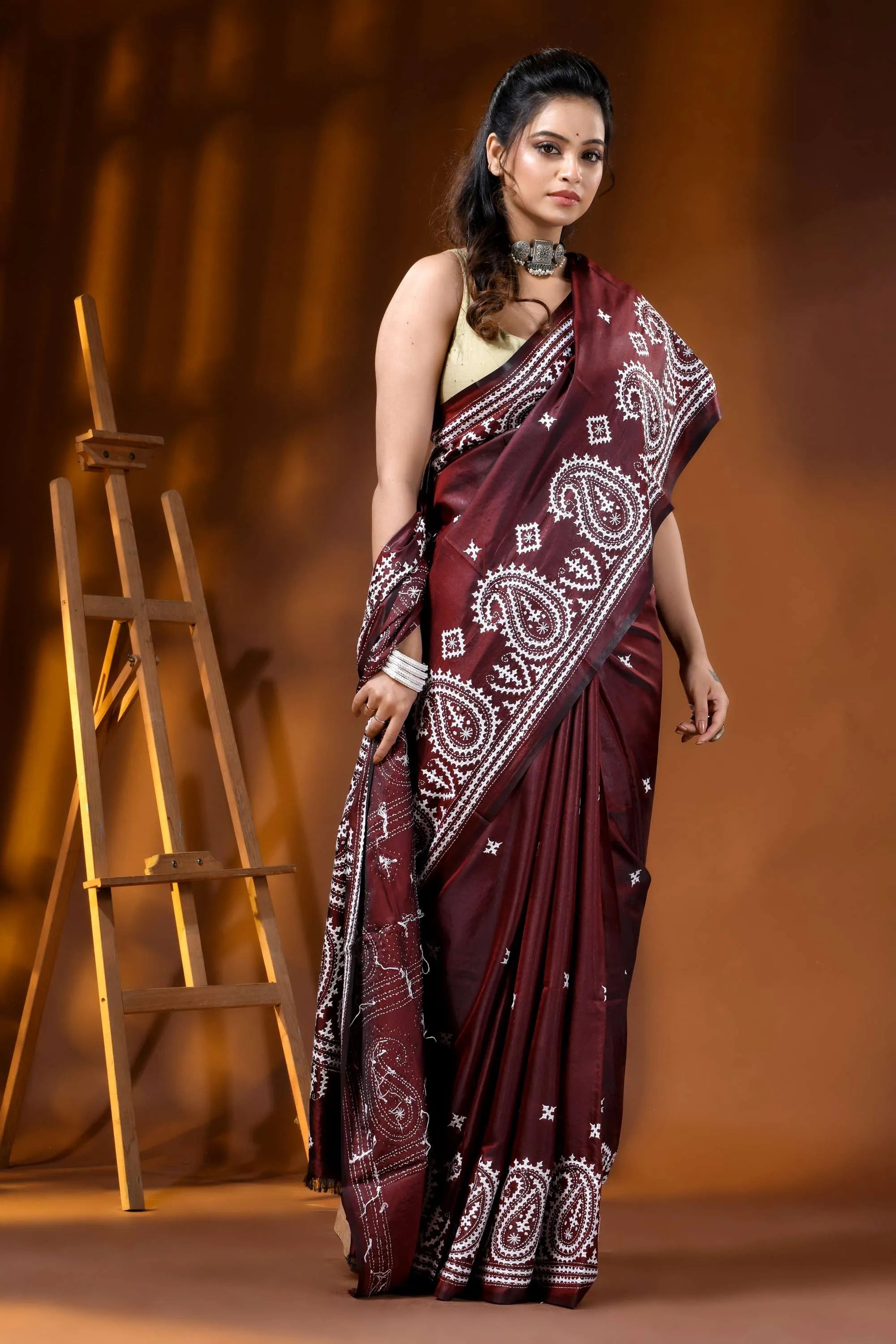 Wine kutch embroidered silk saree with handcrafted paisley motif 5
