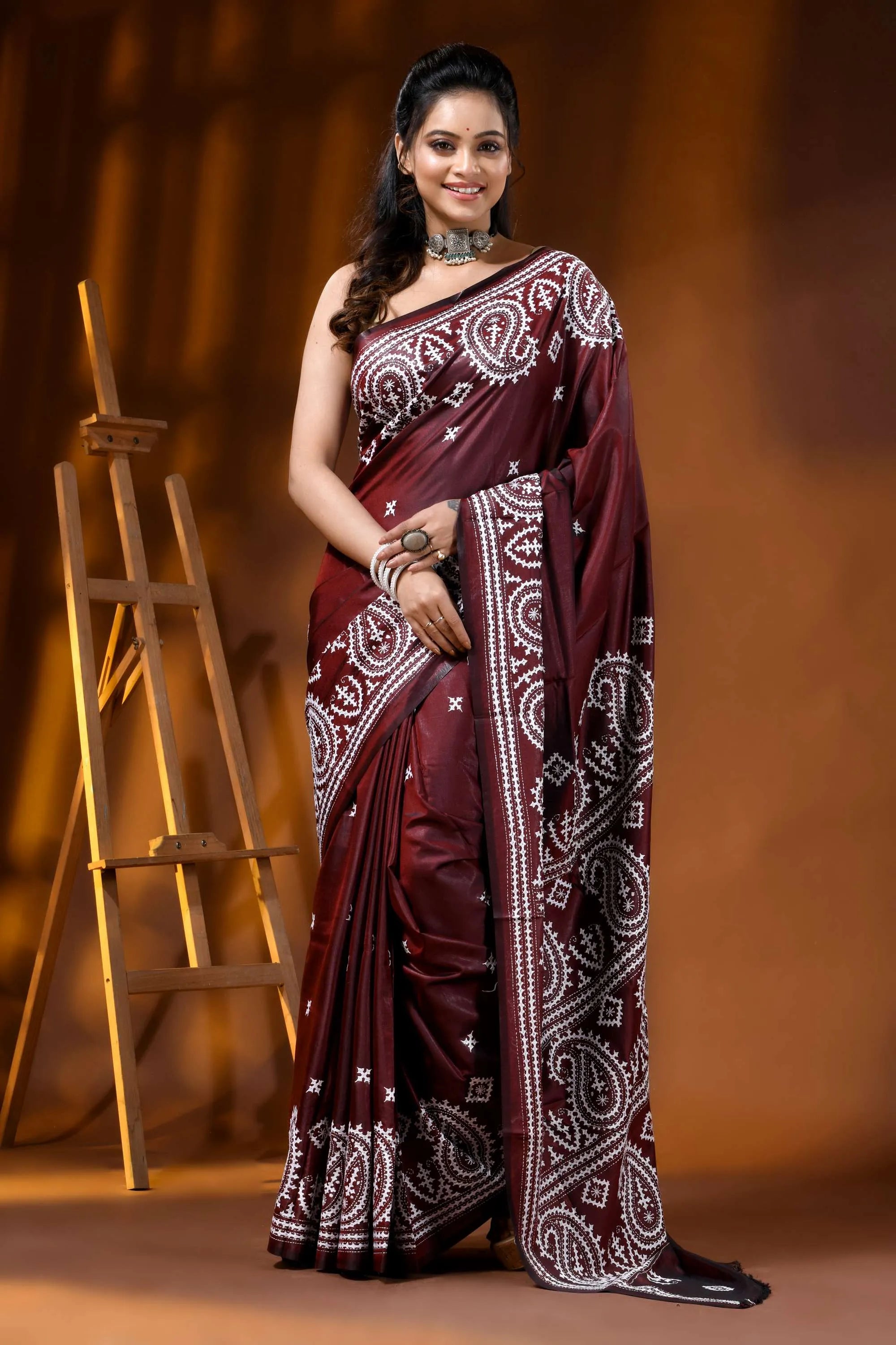 Wine kutch embroidered silk saree with handcrafted paisley motif 6