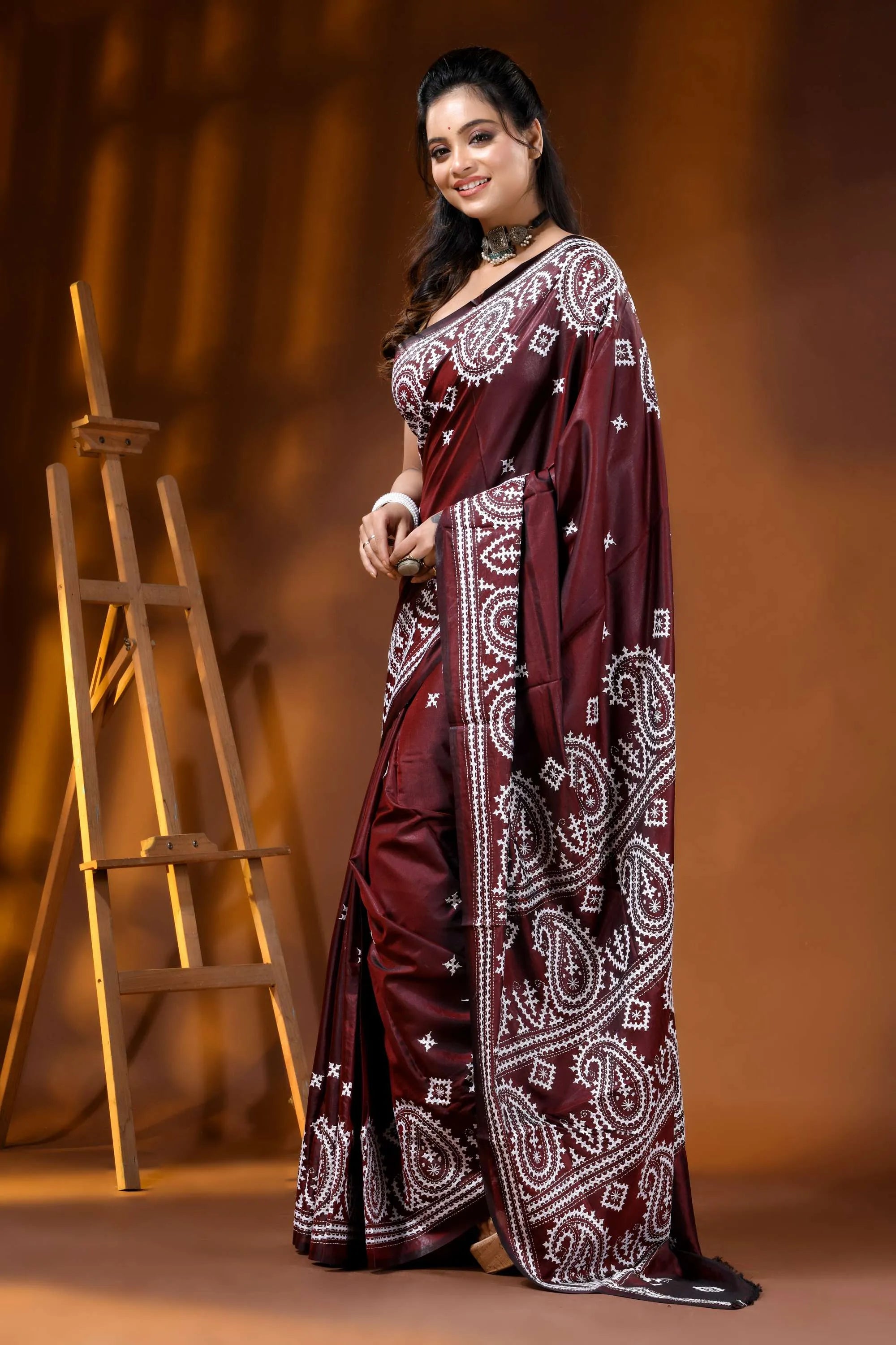Wine kutch embroidered silk saree with handcrafted paisley motif 3