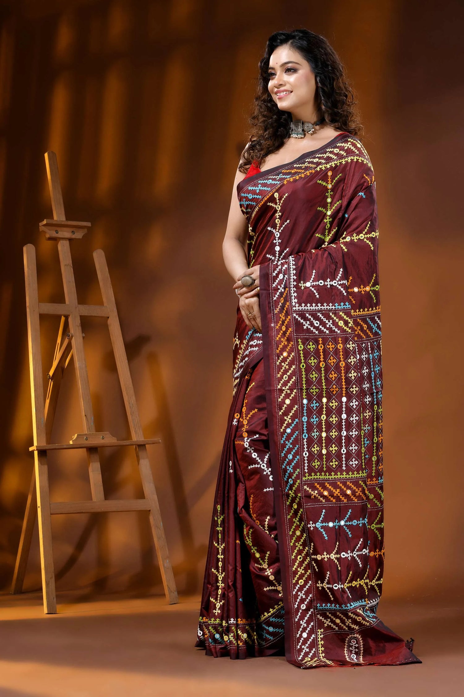 Wine multi-thread kutch embroidered silk saree with mirror detailing 3