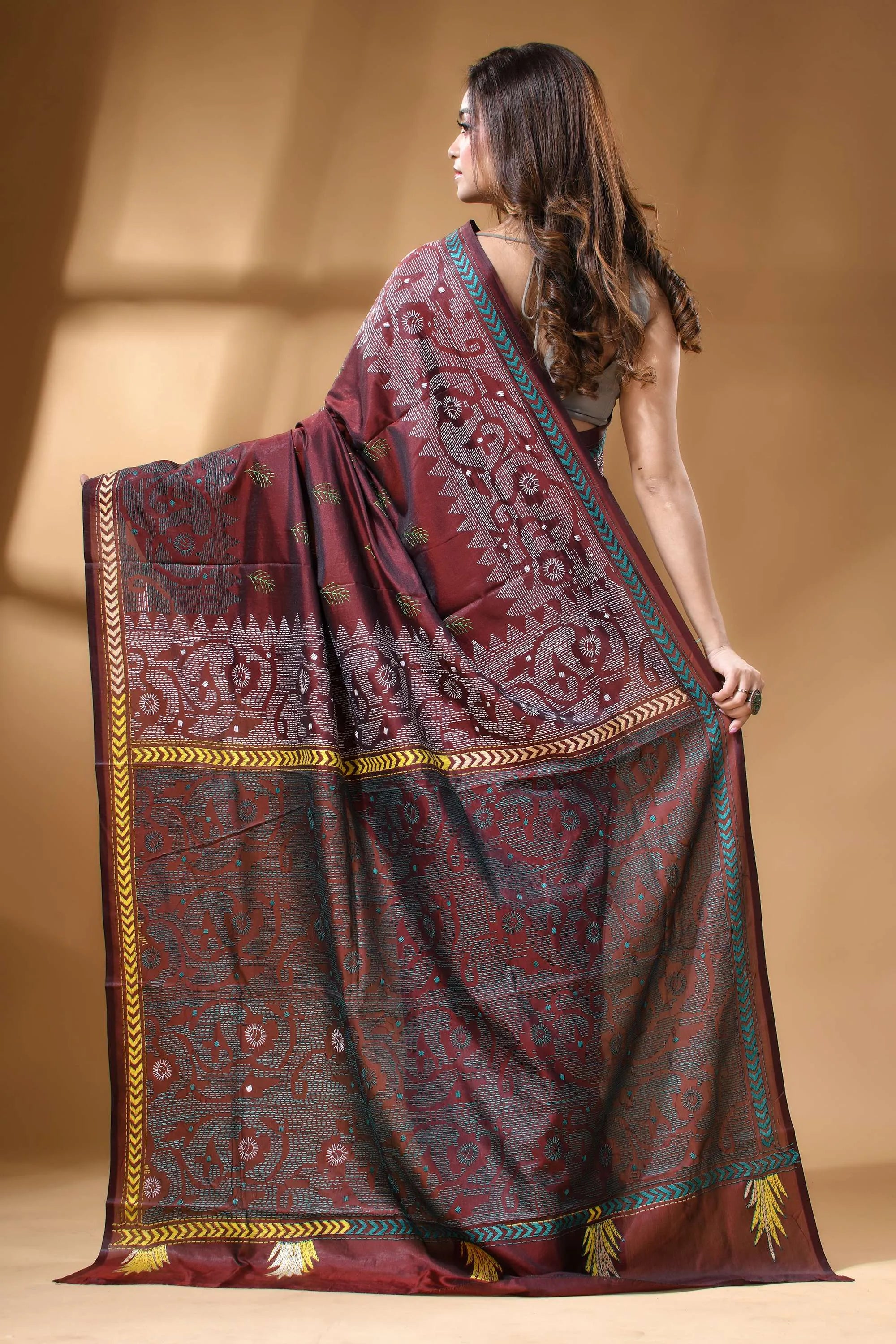 Wine red jamdani motif handcrafted silk kantha stitch saree maroon dark green handwoven saree 4