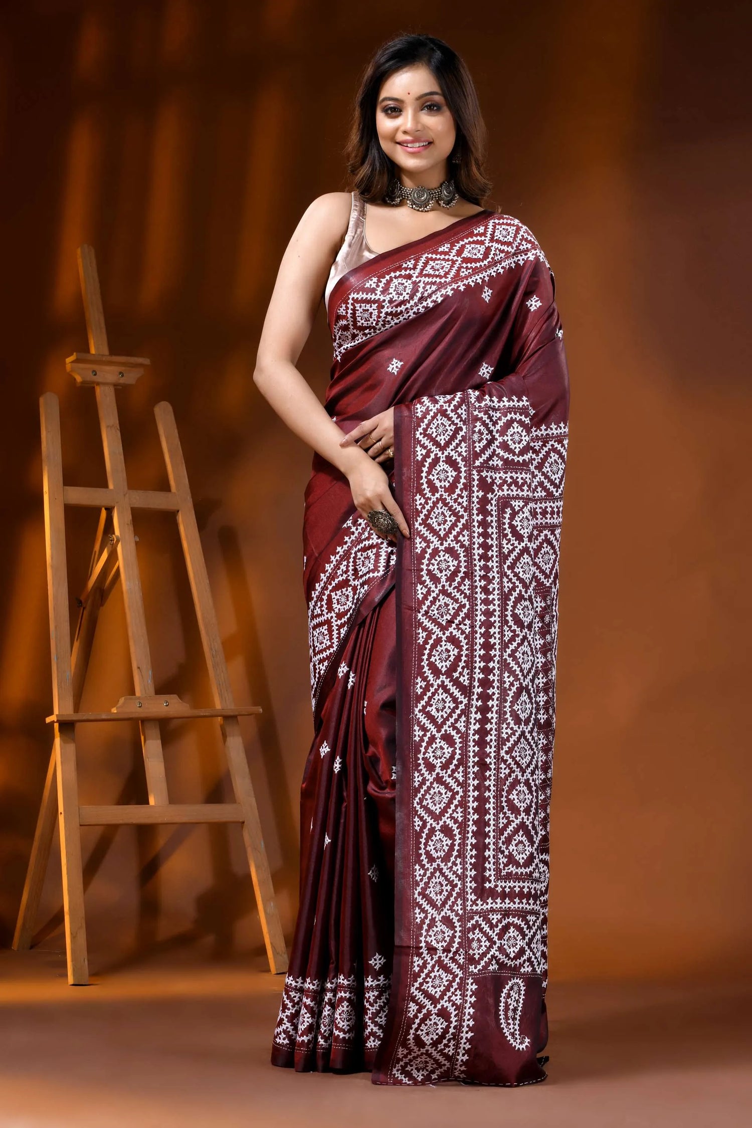 Wine silk kutch embroidery saree with handcrafted ethnic design 7