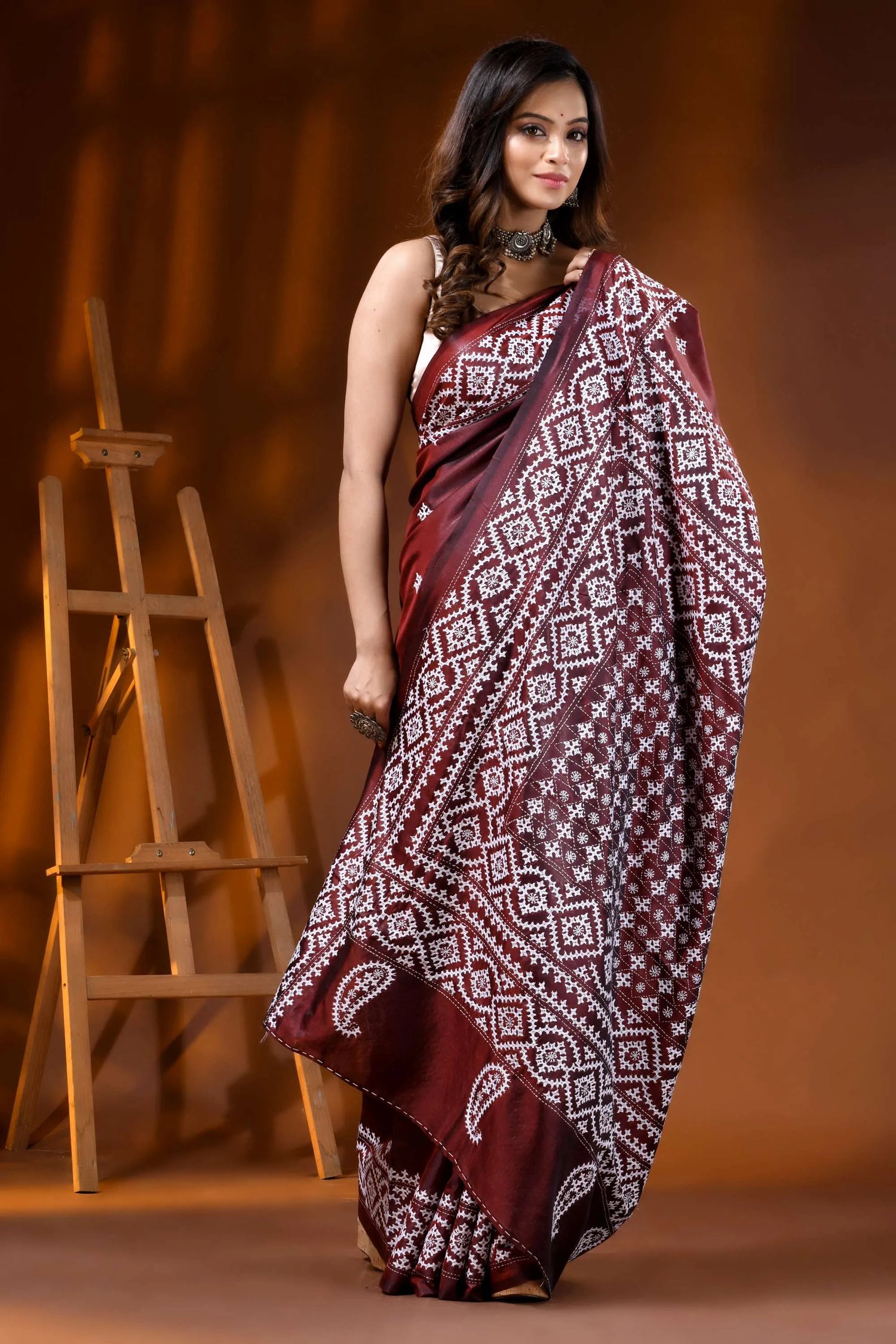 Wine silk kutch embroidery saree with handcrafted ethnic design 5