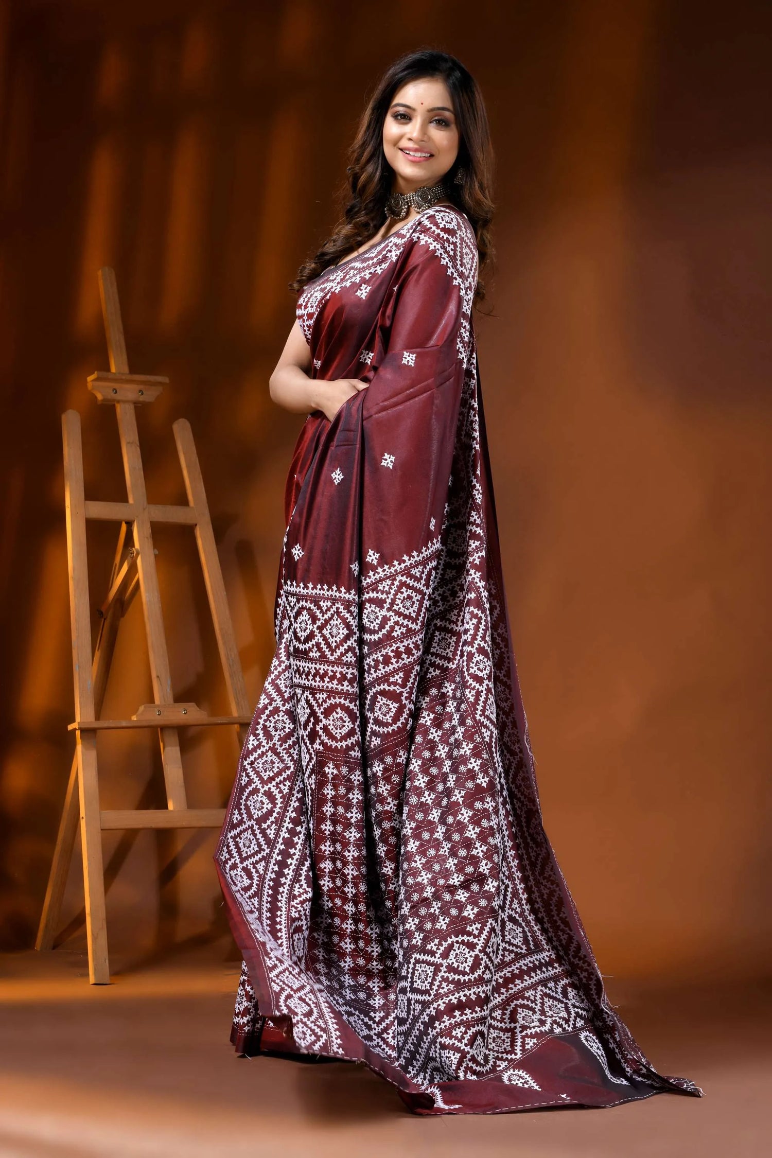 Wine silk kutch embroidery saree with handcrafted ethnic design 4