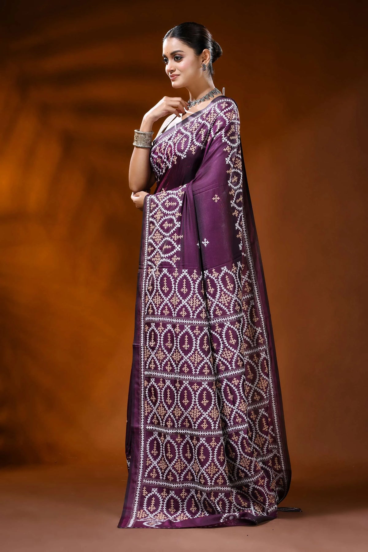 Wine silk kutch work saree with handmade geometric ethnic motif 3